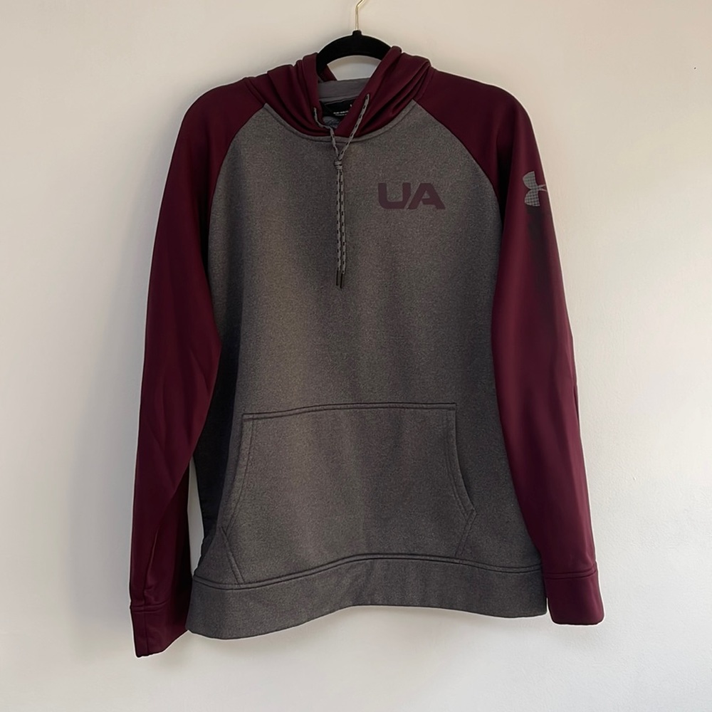Men’s large under armour hoodie